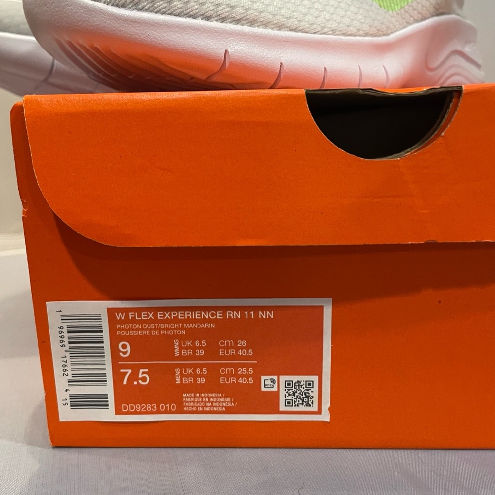 NIB Nike Sz 9 Women’s Flex Experience Run 11 Grey Neon Green Swoosh Sneakers $90 - Picture 2 of 10